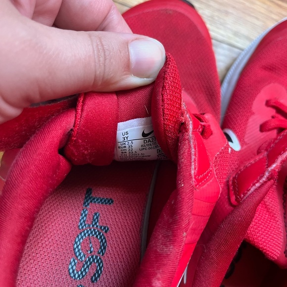 Nike Kids Red Sneakers boys 3Y - Picture 4 of 5